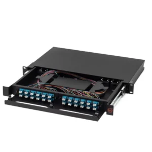 Bandeja FO con 24 adaptadores LCPC dúplex y 48 pigtails LCPC